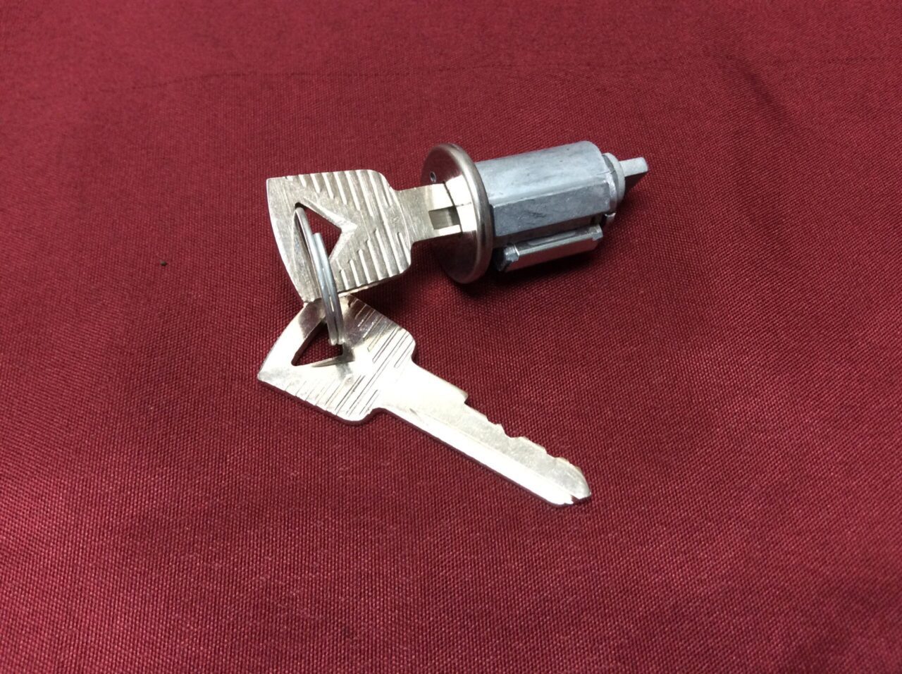 ignition switch tumbler with 2 keys, new