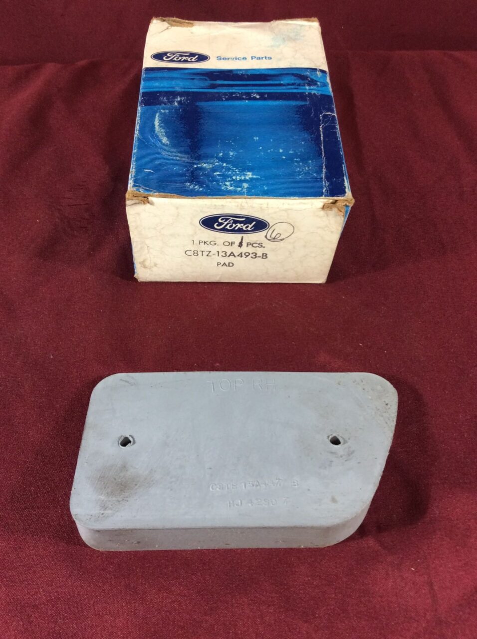 Nos front right marker reflector pad. C8TB-15A447-B